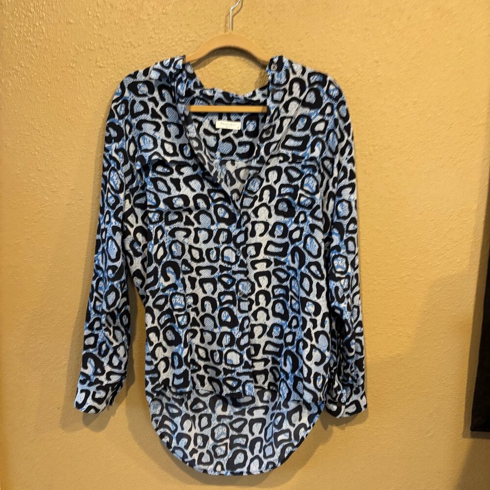 Equipment Femme Silk Button-Down Blouse in Blue Abstract Print | Size M